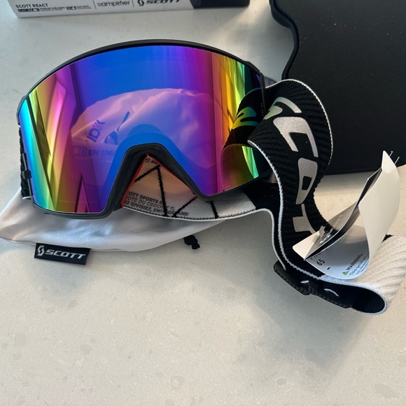 Brand new never worn Scoot Google React - Picture 4 of 5